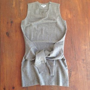 A Detacher to be detached wool sleeveless dress